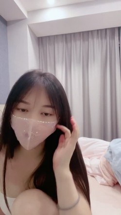 店长推荐，9月的新星，绝美00后，【高端清纯】，哇塞，好漂亮，女神下海，蜜桃臀大奶子，扭起来让人不由自主地硬了 截图16