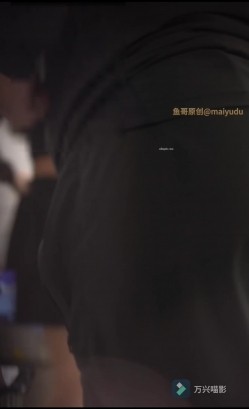 人气嫖娼大神，【鱼哥探花】，漂亮19岁兼职妹妹，拍的好清晰，一线天美穴，激情被操爽歪歪！ 截图10