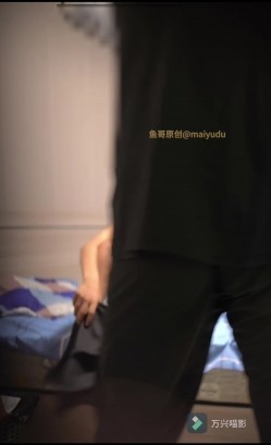 人气嫖娼大神，【鱼哥探花】，漂亮19岁兼职妹妹，拍的好清晰，一线天美穴，激情被操爽歪歪！ 截图13