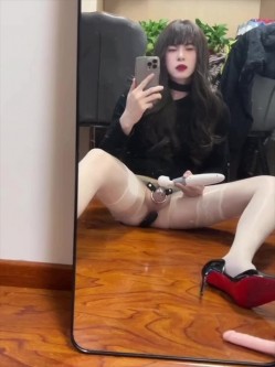 圣诞狂欢 Cindy腿腿 国产极品人气TS，长相清纯身材一流，一双纤细的大长腿，不输任何女人 截图4