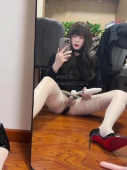 圣诞狂欢 Cindy腿腿 国产极品人气TS，长相清纯身材一流，一双纤细的大长腿，不输任何女人 截图5