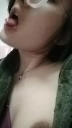 百度云泄密流出 ️样子文静的反差婊少妇吴音日常照和网友酒店开房淫乱3P视频 截图9