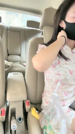 今年秋天的户外野战来了，【水水的小姨子】，姐夫带小姨公园啪啪，无套内射，时刻担心被别人发现，玩得就是这一份心跳和刺激 截图1