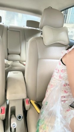 今年秋天的户外野战来了，【水水的小姨子】，姐夫带小姨公园啪啪，无套内射，时刻担心被别人发现，玩得就是这一份心跳和刺激 截图2