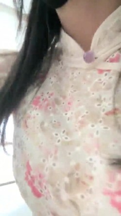 今年秋天的户外野战来了，【水水的小姨子】，姐夫带小姨公园啪啪，无套内射，时刻担心被别人发现，玩得就是这一份心跳和刺激 截图4