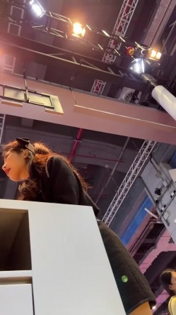 [超级裙底]最新2023上海车展各色美女模特 总有一款你喜欢 截图7