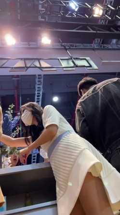 [超级裙底]最新2023上海车展各色美女模特 总有一款你喜欢 截图13
