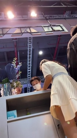 [超级裙底]最新2023上海车展各色美女模特 总有一款你喜欢 截图14