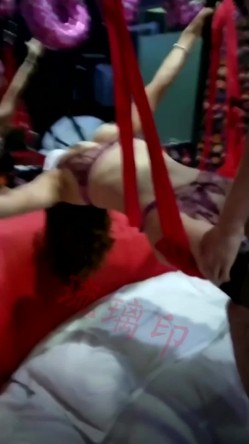 莞式帝王套餐、男人必须尝试。我要高潮了，快用力艹我，啊啊啊啊啊啊 受不了啦！ 牛逼克拉斯 截图6