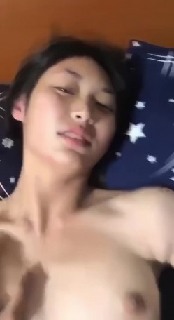《台湾情侣泄密》被学校选为礼仪小姐的气质正妹 被男友干的欲仙欲死 截图4