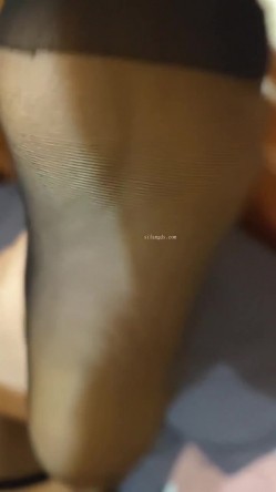换妻淫妻淫乱盛宴『18号社区』真实原创夫妻交流群自拍投稿，看自己老婆在别人胯下婉转呻吟！ 截图13
