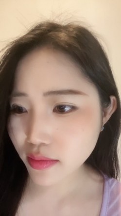 极品尤物小少妇【月亮躲在云朵】天然巨乳 极品无毛馒头粉鲍一线天 甜奶吃鸡吧 大鸡巴插穴怼屏自慰 截图4