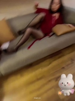 【淫荡母狗完美露脸】肥臀小骚货『兔兔』最新VIP电报群私拍 卫生间口爆吞精 野外黑丝美臀露出啪啪 肥臀让人欲罢不能 截图16