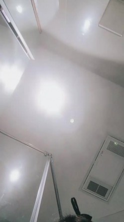 性感红唇腰细美乳妹子抠逼道具自慰，近距离特写掰穴看洞洞，手指拍打扣弄道具小JJ抽插，高潮出水呻吟娇喘 截图6