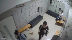 舞蹈班《监控破解》偷拍多位美女学员后台换衣服 截图12