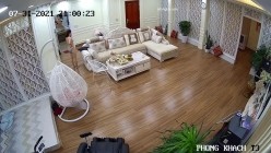 黑客破解网络摄像头监控偷拍 豪宅里贵妇练习瑜伽过程中就被操了 截图2