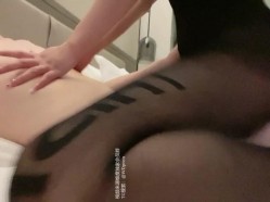 杭州炮哥真实约炮日记《黑丝反差女》酒吧相遇 穿着性感大黑丝 超大奶子摸起来很软很舒服，直接开档就是干她 截图8