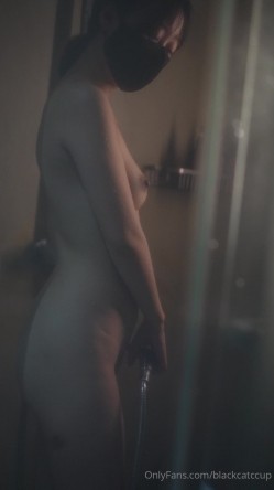 国产清纯美足M小母狗「BlackCatluna」OF露脸私拍 反差婊欲求不满自慰足交性爱多人啪啪 截图12