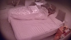 大学城民宿 妓女小姐日常接客 这次终于用上精油了 在小姐姐的服侍下 两位大哥光速缴械 截图6