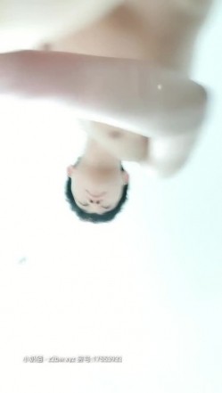 【男男男女女】三个小帅哥和两个小姐姐 哥哥教小处男怎么玩到爽 姐姐口爆时她还害羞 哥哥让我学到了很多 截图8