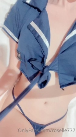 台湾Tictok模特身材网红「Roselle」OF大尺度私拍 外表单纯甜妹私下玩很大 截图6