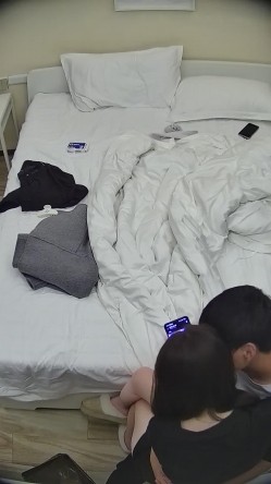 酒店偷拍 大学生情侣蓝衬衫气质美女被操后喜欢用双脚踩舔狗男朋友脸 截图10