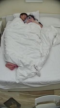 酒店偷拍 大学生情侣蓝衬衫气质美女被操后喜欢用双脚踩舔狗男朋友脸 截图12