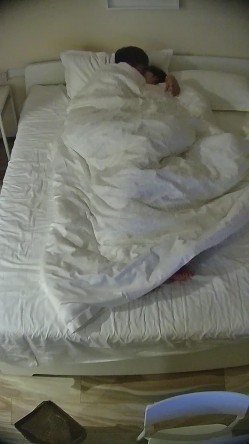 酒店偷拍 大学生情侣蓝衬衫气质美女被操后喜欢用双脚踩舔狗男朋友脸 截图13