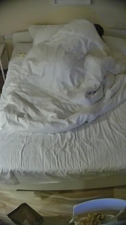 酒店偷拍 大学生情侣蓝衬衫气质美女被操后喜欢用双脚踩舔狗男朋友脸 截图15