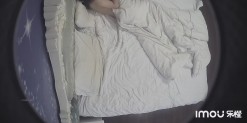 酒店摄像头破解 中年大叔和刚刚离异性欲旺盛美女同事连干了3炮还不满足 截图2