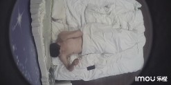 酒店摄像头破解 中年大叔和刚刚离异性欲旺盛美女同事连干了3炮还不满足 截图7