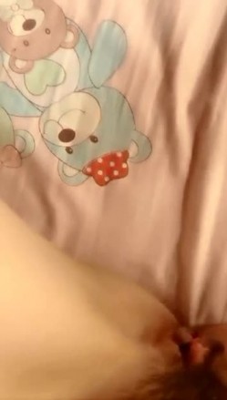 苗条身材 戴着口罩的妹子 家里和炮友啪啪秀 炮友用手指抠逼 口交 女上位 后入各种姿势操逼 截图16