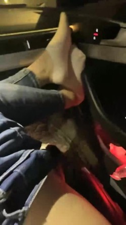 千里送逼，坐上高铁去约炮，【妖娆小宝贝】，美腿御姐，高铁厕所自慰，奥迪车震 截图2