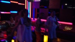 《换妻俱乐部泄密流出》绿帽老公带着老婆和其他男人玩3P,4P 完美露脸 截图4