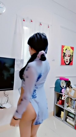 青春无敌，抖音风艺校美少女【杨晓花】定制福利，露脸露点，各种热门BGM裸舞 截图1