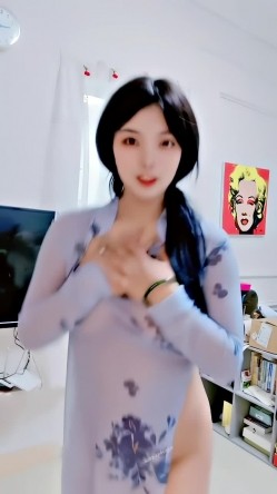 青春无敌，抖音风艺校美少女【杨晓花】定制福利，露脸露点，各种热门BGM裸舞 截图2
