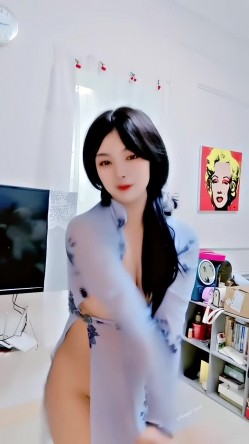 青春无敌，抖音风艺校美少女【杨晓花】定制福利，露脸露点，各种热门BGM裸舞 截图5