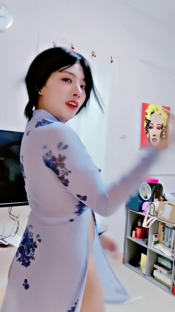 青春无敌，抖音风艺校美少女【杨晓花】定制福利，露脸露点，各种热门BGM裸舞 截图10