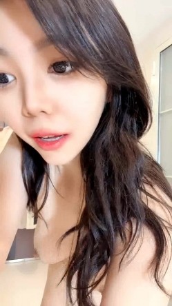 艳舞宝贝高颜值好身材火辣激情脱衣艳舞诱惑狼友，表情好骚逼里塞着高频跳蛋抖奶电臀，特写骚逼淫水多多刺激 截图9