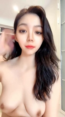 艳舞宝贝高颜值好身材火辣激情脱衣艳舞诱惑狼友，表情好骚逼里塞着高频跳蛋抖奶电臀，特写骚逼淫水多多刺激 截图16