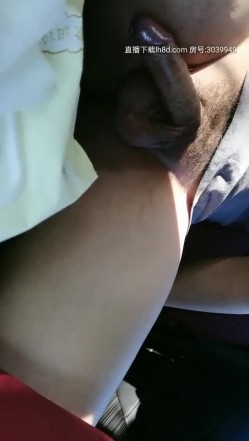 户外勾搭专家〖可可少妇〗和老铁户外车震 老铁羞涩不敢车震 深喉口交裹硬了迫不及待插入 对白有趣 高清源码录制 截图5