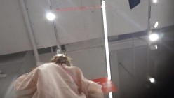 空城原创大神商场尾随偷拍美女裙底风光 ️性感粉包裙妹子，白色蕾丝性感内裤湿了前C微透黑森林 截图4