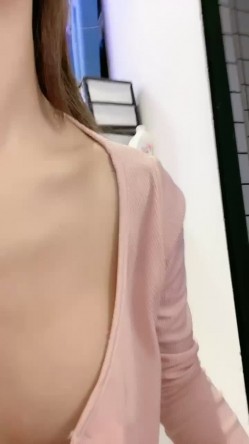 侧颜杀 小芭芭 ，苗条娇躯、小仙女，‘我要和你去约炮，不在家团圆啦’，美人儿沐浴、手指插淫儿穴，娇喘甚是诱人！ 截图5