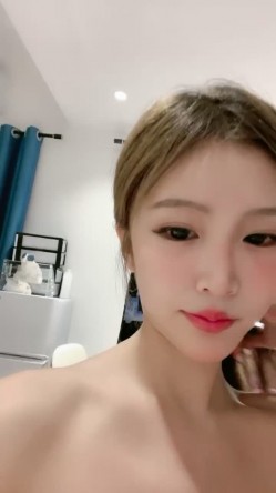 侧颜杀 小芭芭 ，苗条娇躯、小仙女，‘我要和你去约炮，不在家团圆啦’，美人儿沐浴、手指插淫儿穴，娇喘甚是诱人！ 截图14