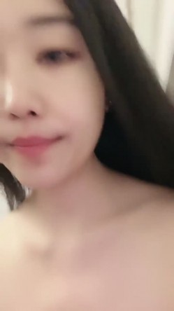 【极品御姐】【一方净土】合集，美臀高颜值御姐，忧郁的眼神，独特的气质，自慰骚逼水汪汪 截图3