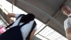 北京地铁商圈CD系列2，掀裙被小姐姐发现差点被打手，大神不怕还继续拍 截图1
