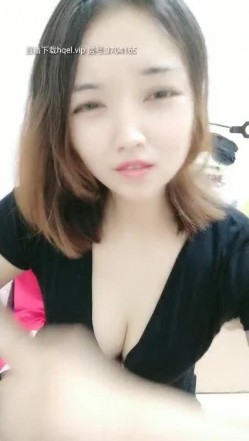 迷人的少妇露脸镜头前的诱惑，大黑牛加跳弹蹂躏无毛骚逼呻吟，骚逼真性感表情很销魂，玩到自己高潮抽搐 截图11