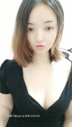 迷人的少妇露脸镜头前的诱惑，大黑牛加跳弹蹂躏无毛骚逼呻吟，骚逼真性感表情很销魂，玩到自己高潮抽搐 截图15