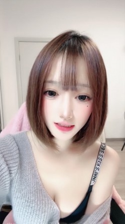 ️短发极品【性感小兔】直播录播短发神颜极品身材疯狂裸舞自慰喷水 截图10