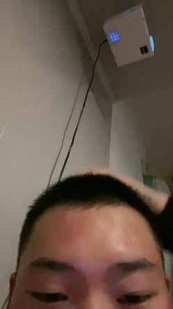 新人小情侣居家操逼！黑色网袜沙发上操！足交舔屌，振动棒猛捅骚穴，第一视角后入大屁股 截图10